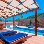 Secluded Private Pool & Jacuzzi In Kayakoey, ヴィラ *