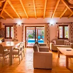 ヴィラ Secluded Private Pool & Jacuzzi In Kayakoey, フェティエ