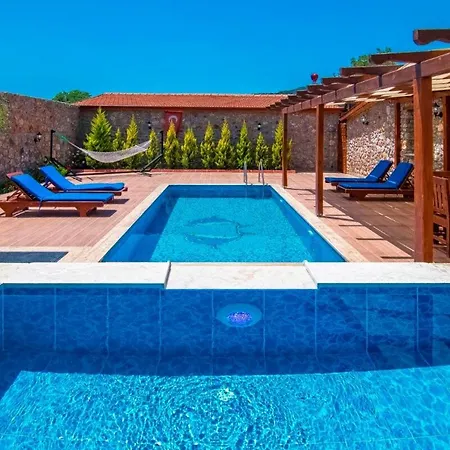 ヴィラ Secluded Private Pool & Jacuzzi In Kayakoey, フェティエ